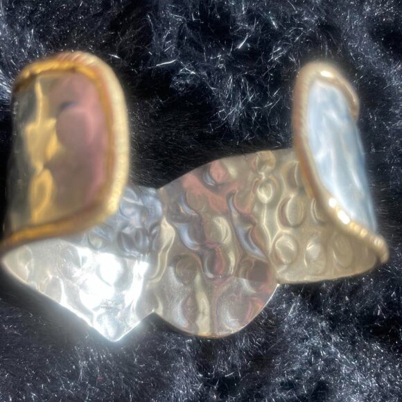 Mixed hammered metal bracelet - Picture 4 of 7